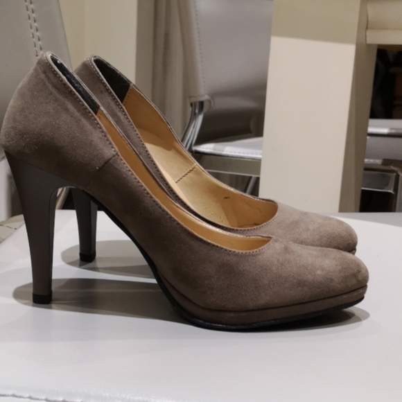 Classic pump NWOT - Picture 3 of 12
